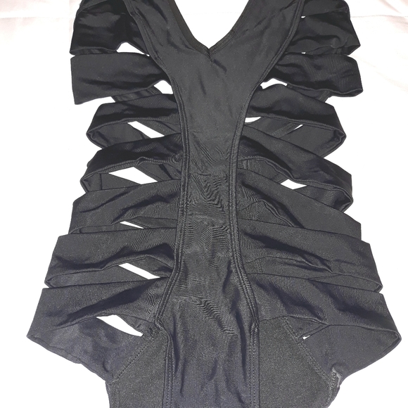 Slash Cut-out Swimsuit - Picture 4 of 12